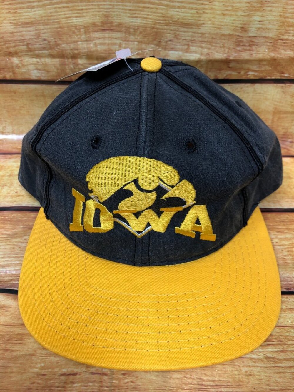 NWT NOS Vintage University of Iowa Hawkeyes Snapback Hat Cap The Game (c3)